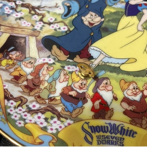 Rare Disney Snow White musical plate - Picture 3 of 5